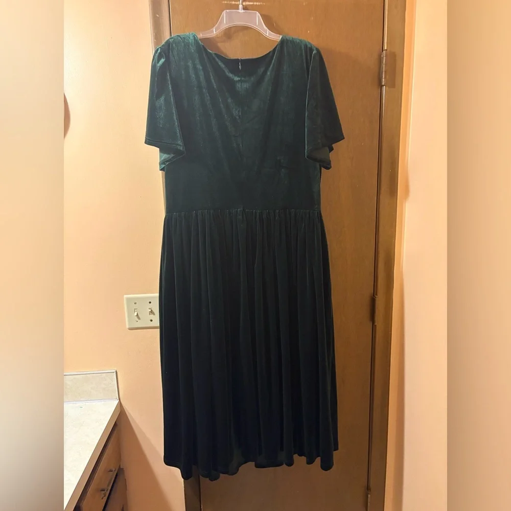 NWT Jessakae Riverwood Green Velvet Midi Dress - Picture 5 of 9